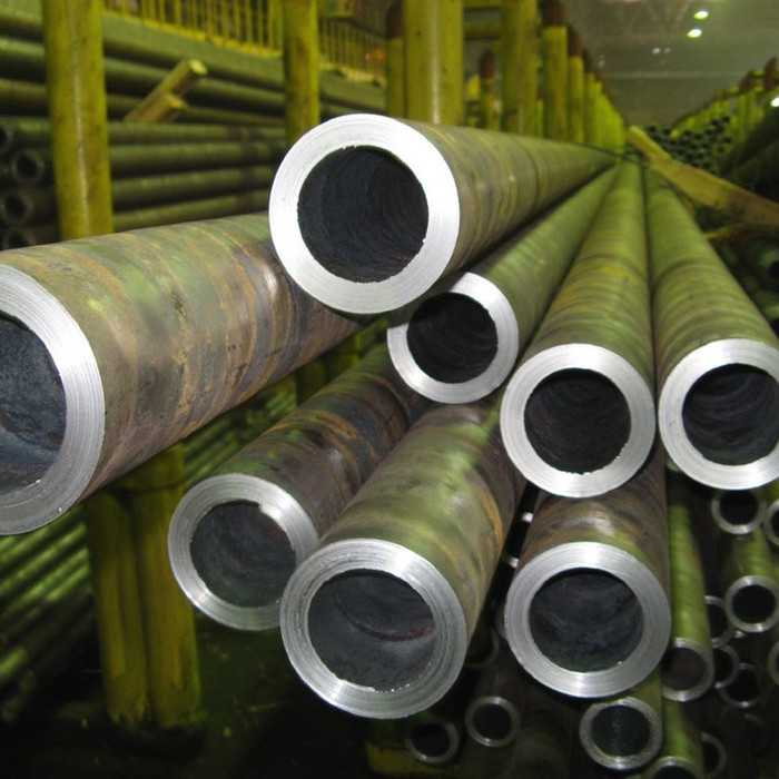 Труба бесшовная горячедеформированная 168х10 мм